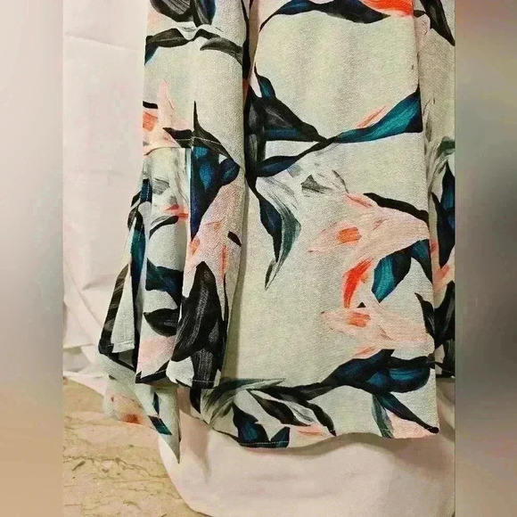 Chaus Womens "Fanciful Tropics-Marine Salt" Green V-Neck Blouse Size Small NWT - Picture 10 of 14